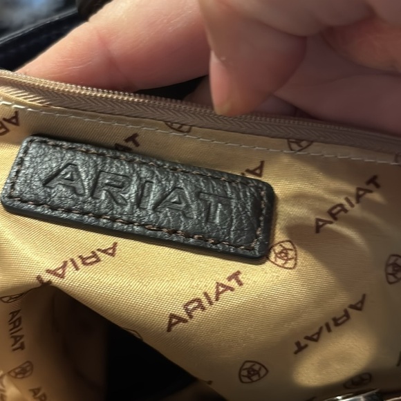 ARIAT Scarlett Fringe Cow Hide Tote - Picture 7 of 7